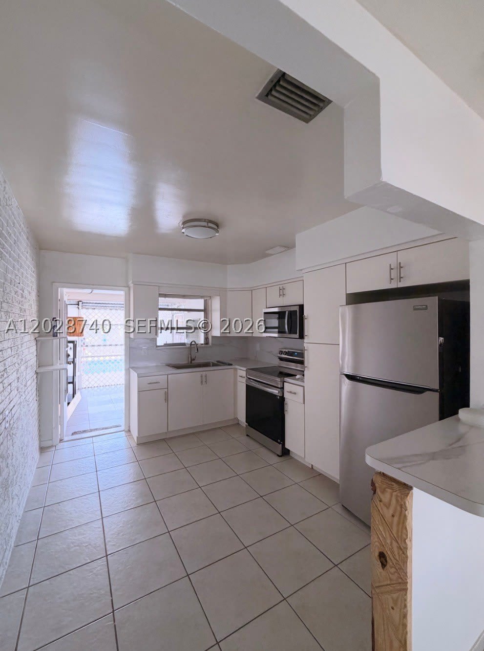 1077 SW 2nd St – photo 5