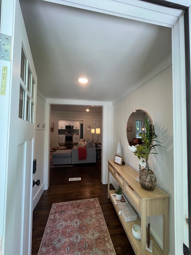 8201 Fully Renovated Home In The Heart Of Overland Park Walk To Downtown And The New Farmer S Market Original Hardwood Floors Modern Updates Throughout – photo 3