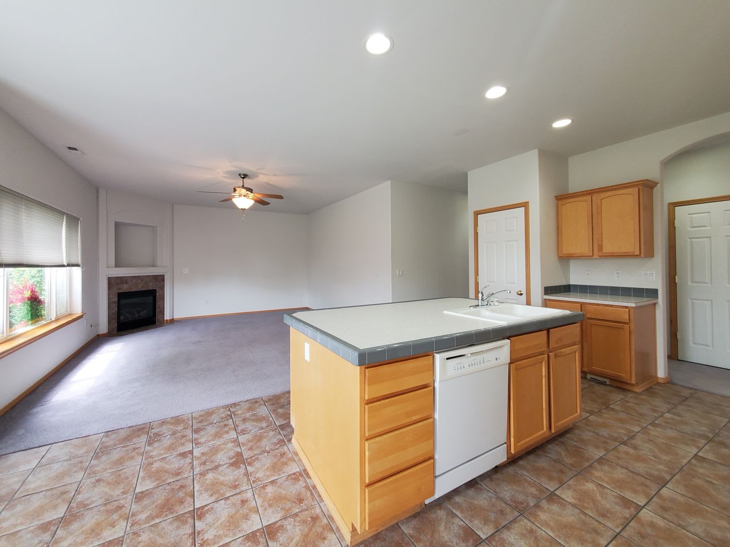 Beautiful South Richland 3-Bedroom Rambler with Open Floor Plan & Spacious Primary Suite! – photo 5