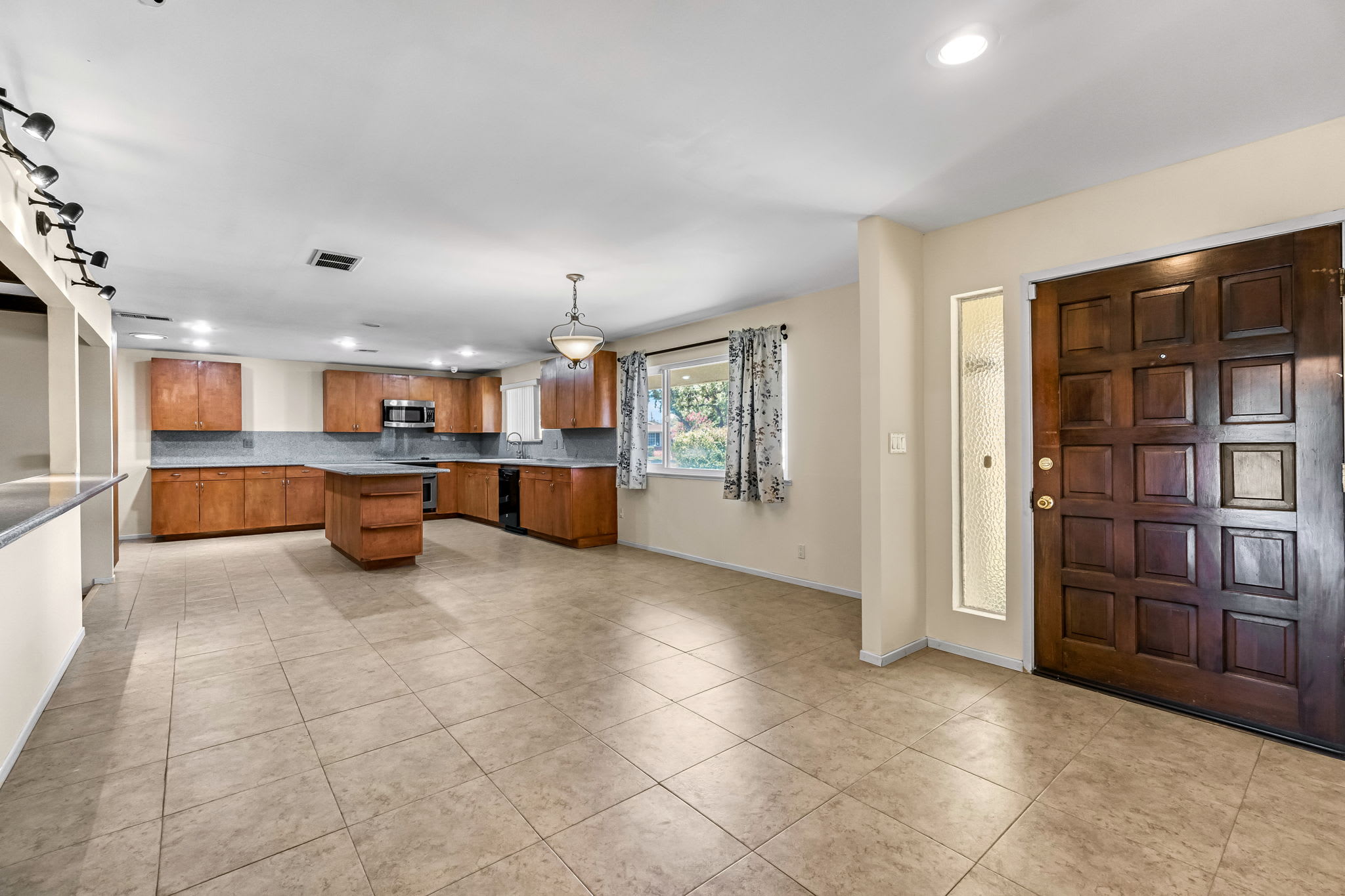 5170 East Huntington Avenue – photo 4