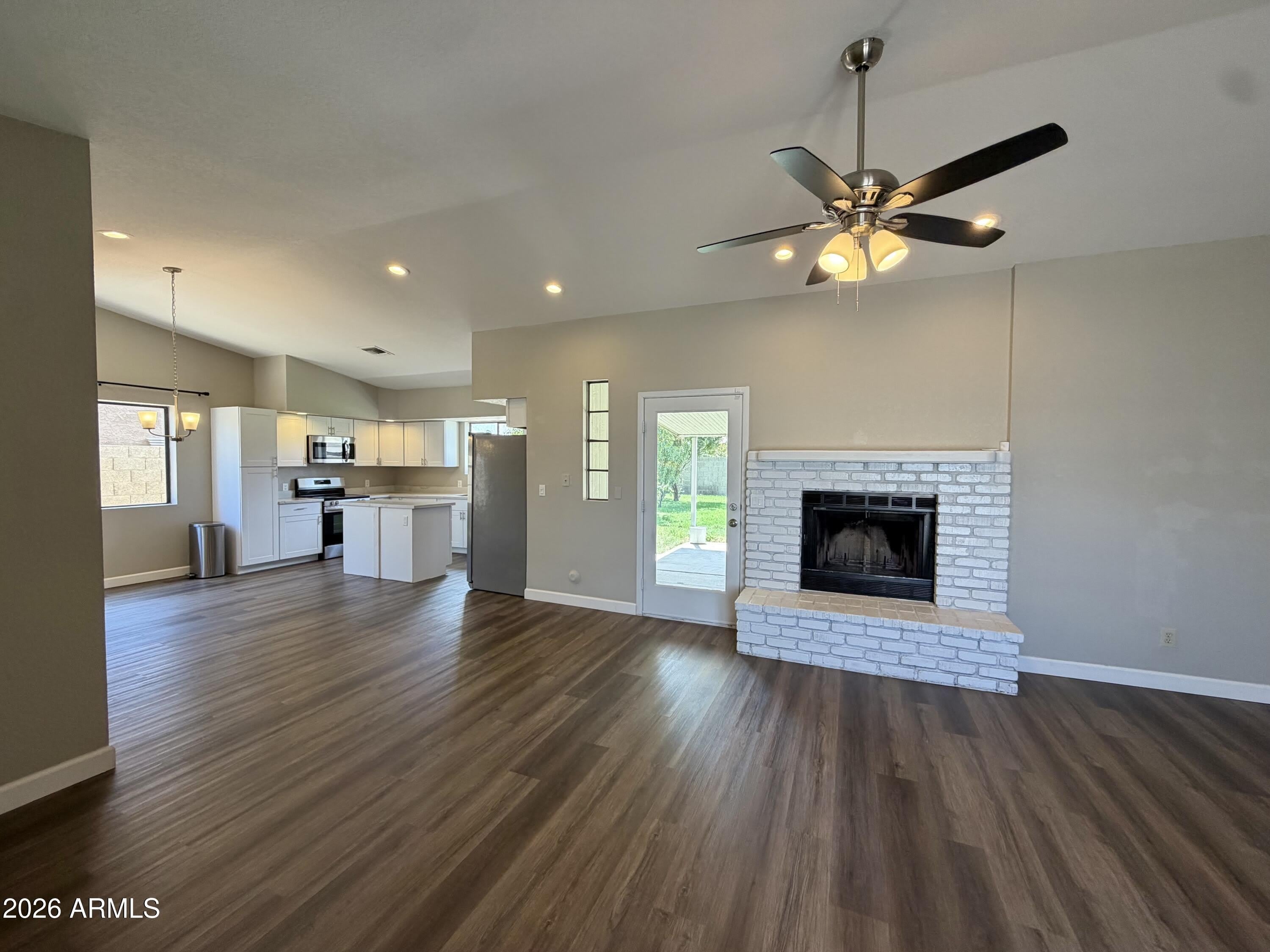 5201 W MERCER Lane – photo 3