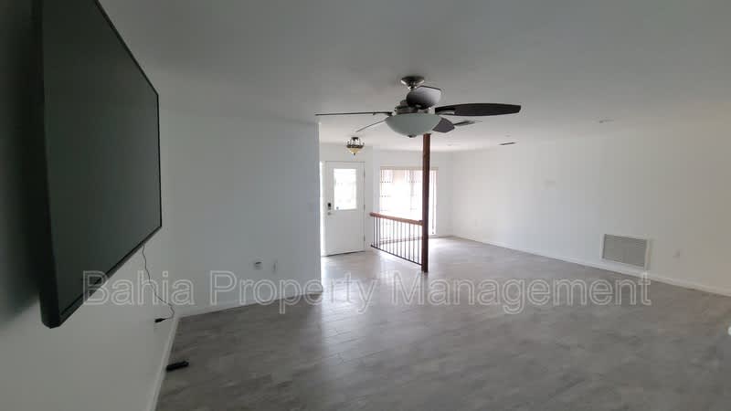 215 Meadowcross Dr – photo 4
