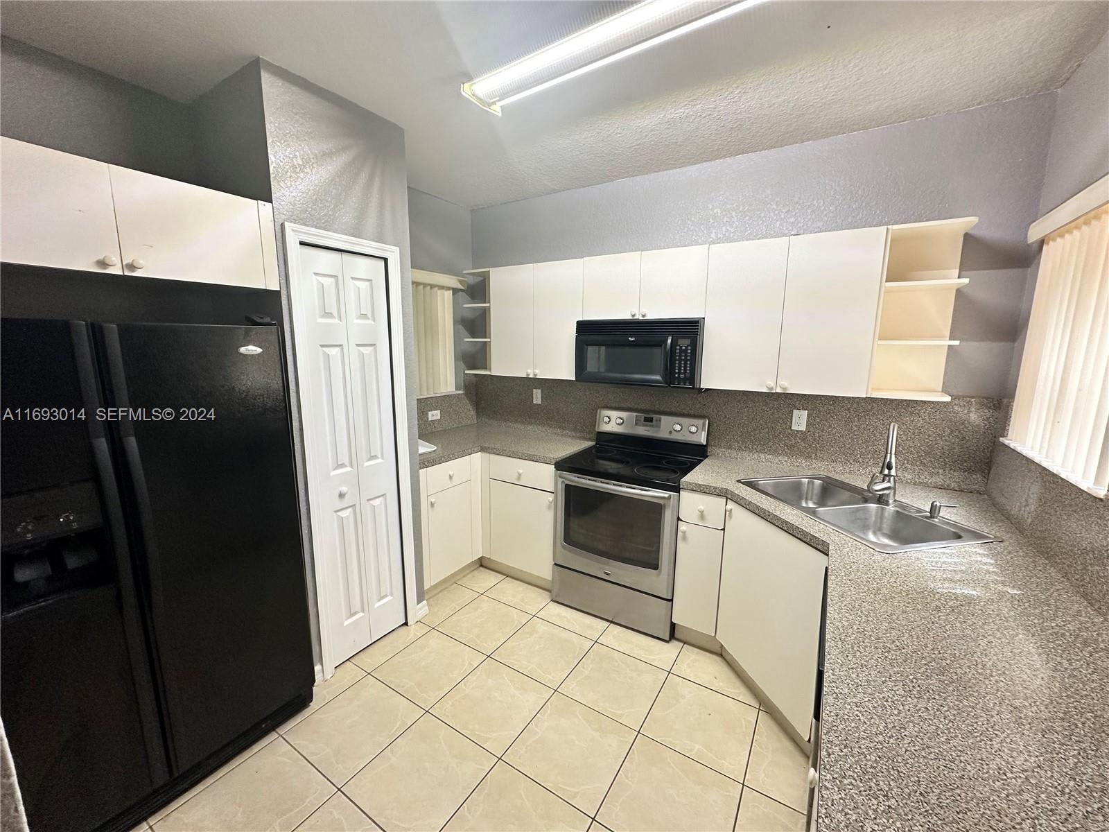 687 Southwest 10th Street – photo 1