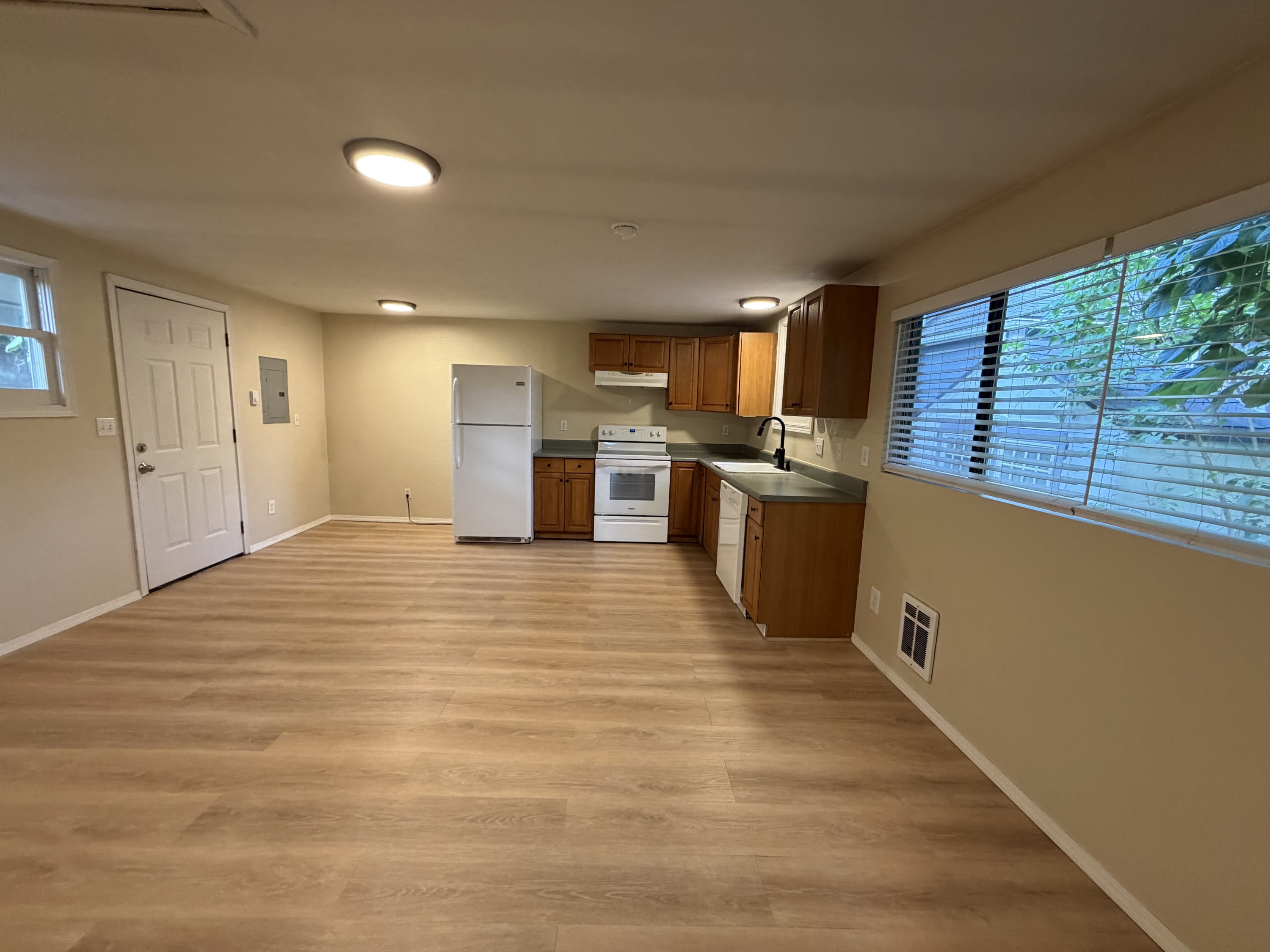 8074 Maple Avenue Southeast – photo 5