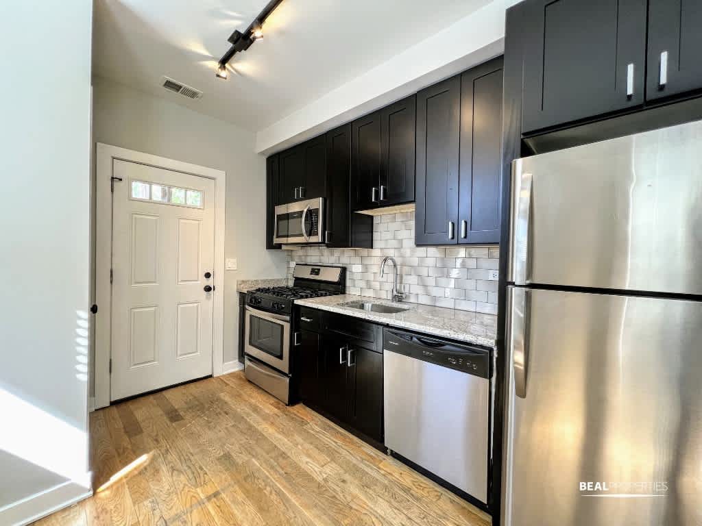 2205 W Eastwood Ave – photo 3