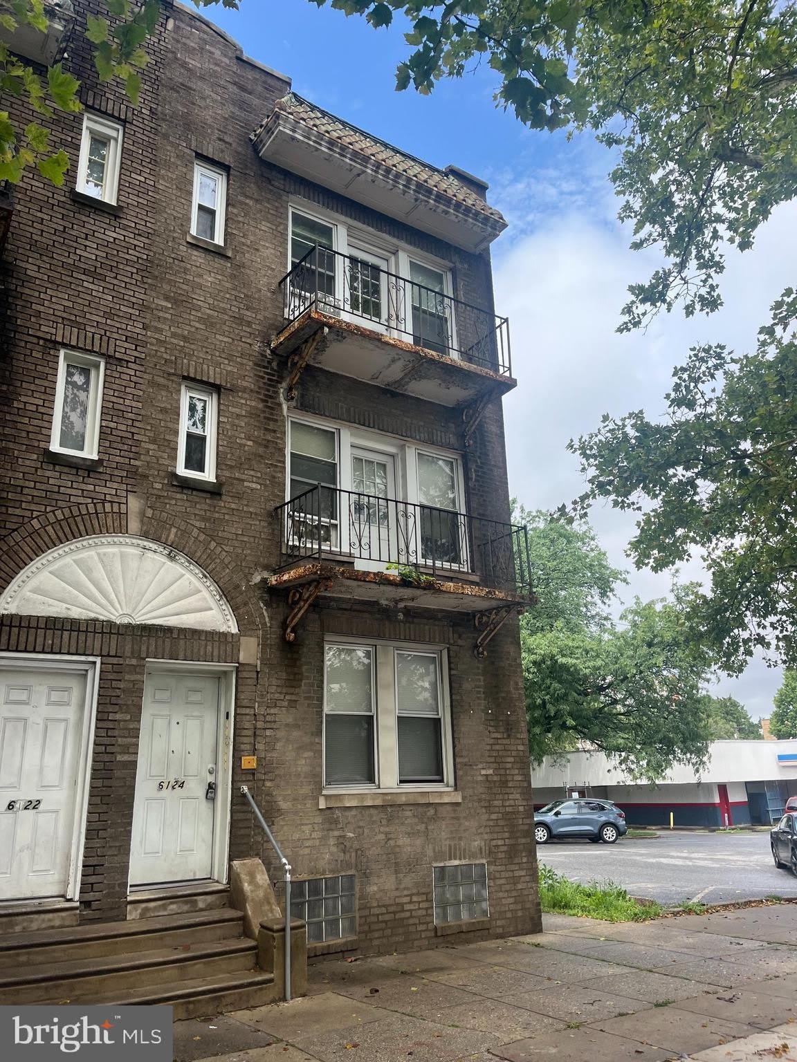 6124 N BROAD Street – photo 1