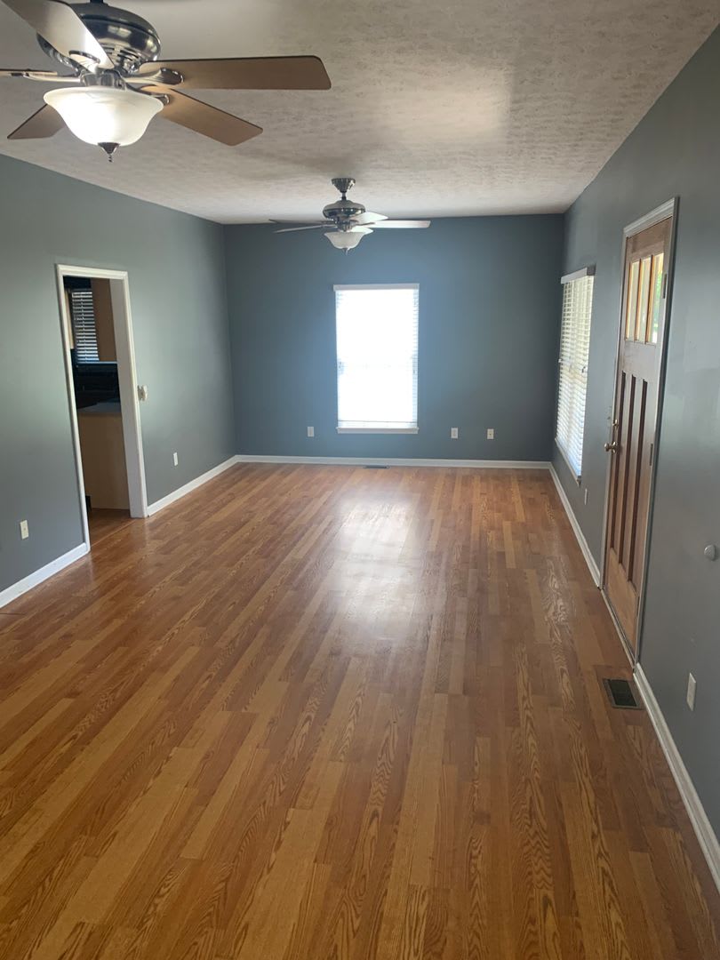 ****AVAILABLE AUGUST 2027**** Large 3 bed, 3 bath House with fenced yard – photo 5
