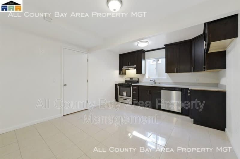 2462 Taylor Ave – photo 3