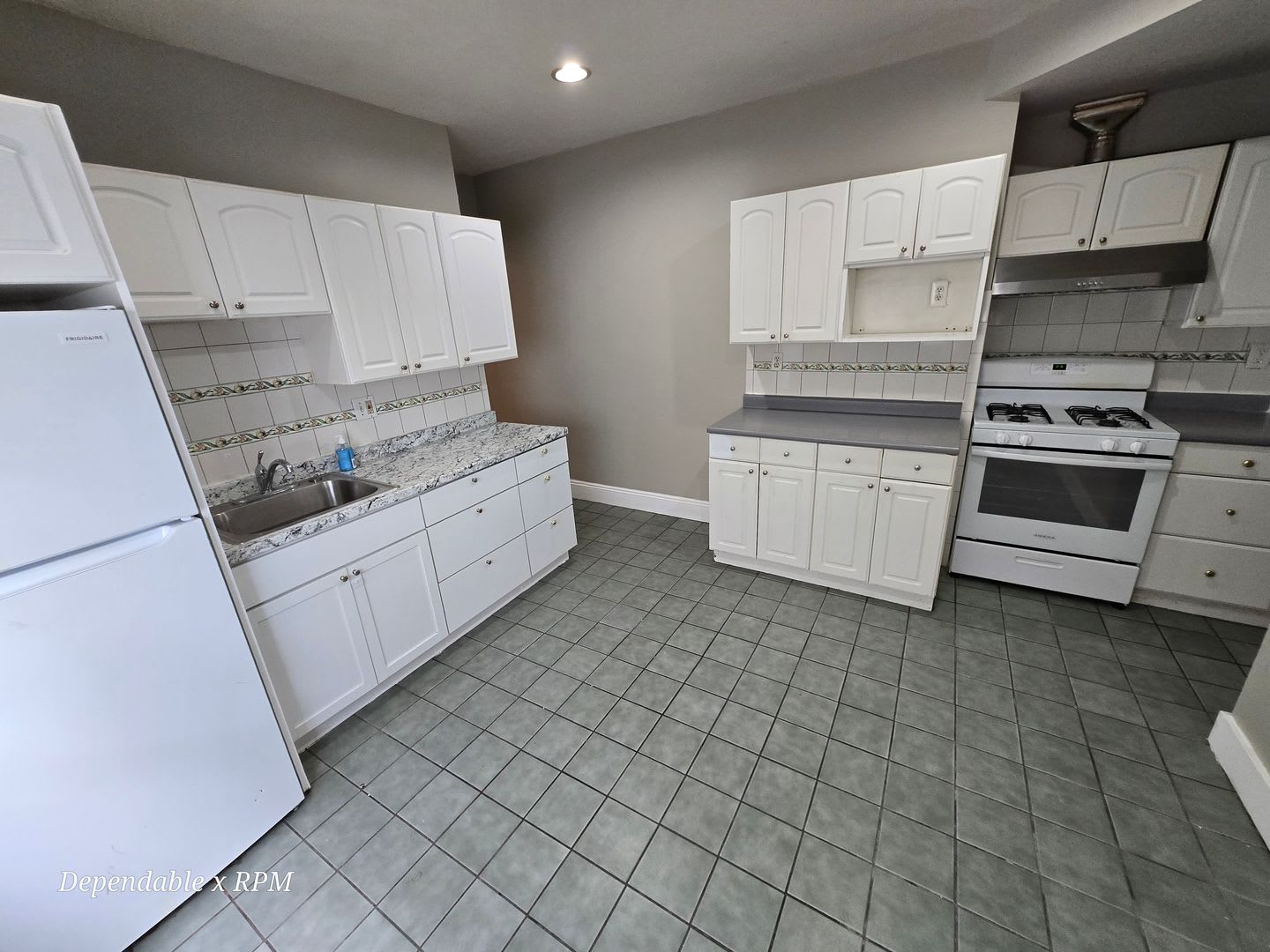 Painted First Floor 3 Bd 1 Bath Available For Rent Now With In Unit Laundry Hook Ups – photo 2