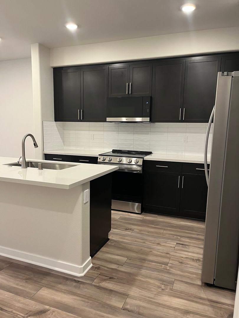 Stunning 3 Story 2026 Construction 3 Beds 3 Baths 2 Car Garage Fully Equipped Kitchen – photo 3