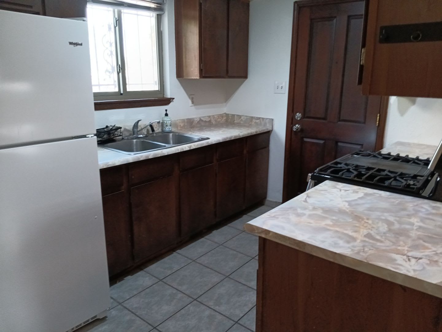 3 Bedroom, 2 Bathroom Home! Schedule a Showing! – photo 2