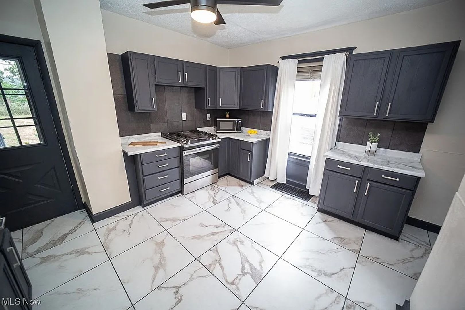 4BD/ 1BA- Lorain: First Month Rent and Security Deposit HALF OFF! – photo 3