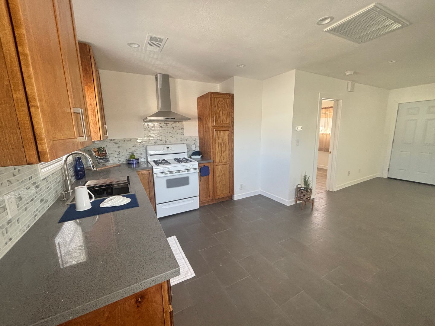 West Lancaster Single Story Detached Triplex – photo 4