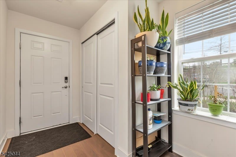 309 Saratoga Ct – photo 2