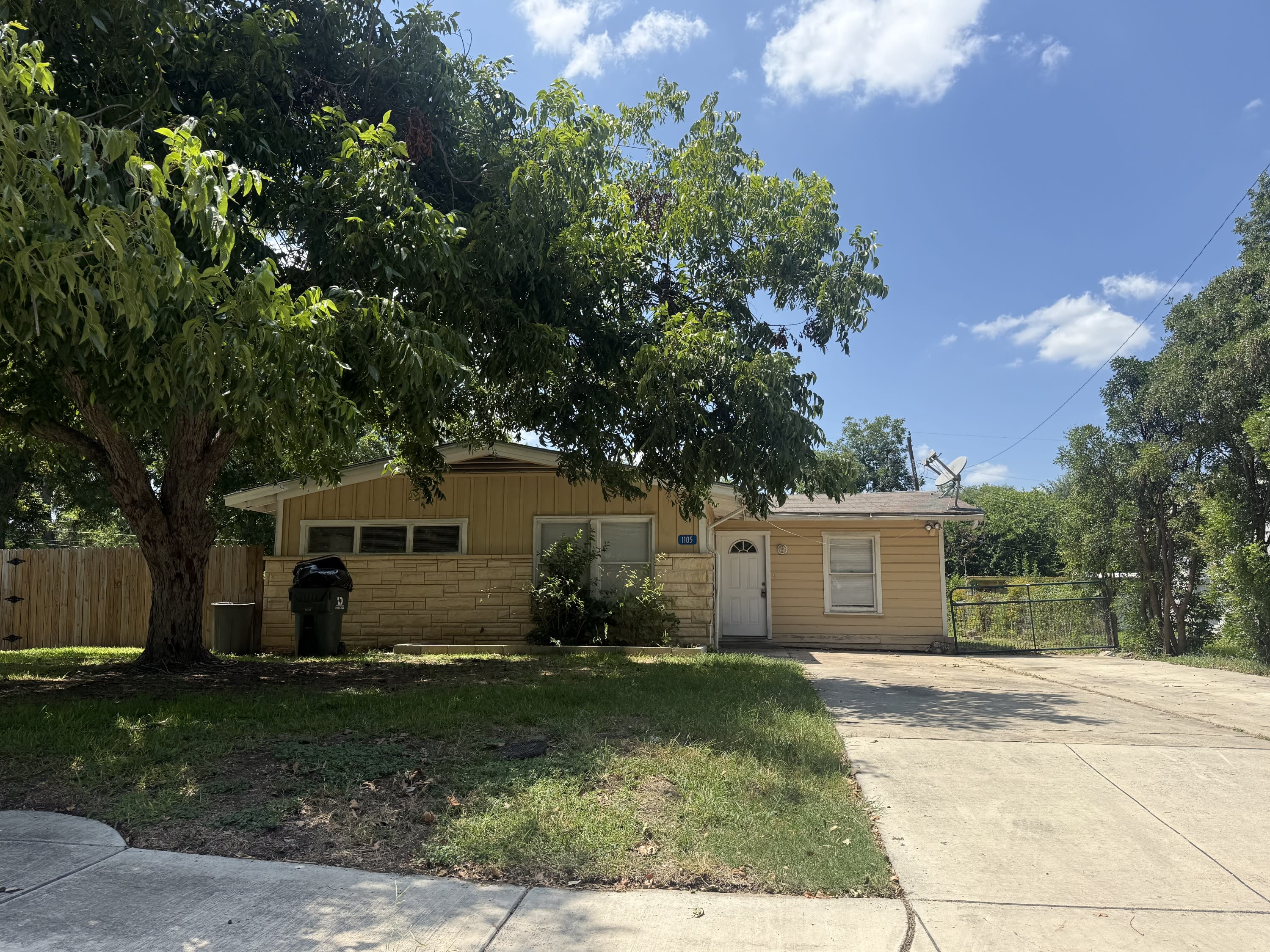 1105 Sycamore – photo 1