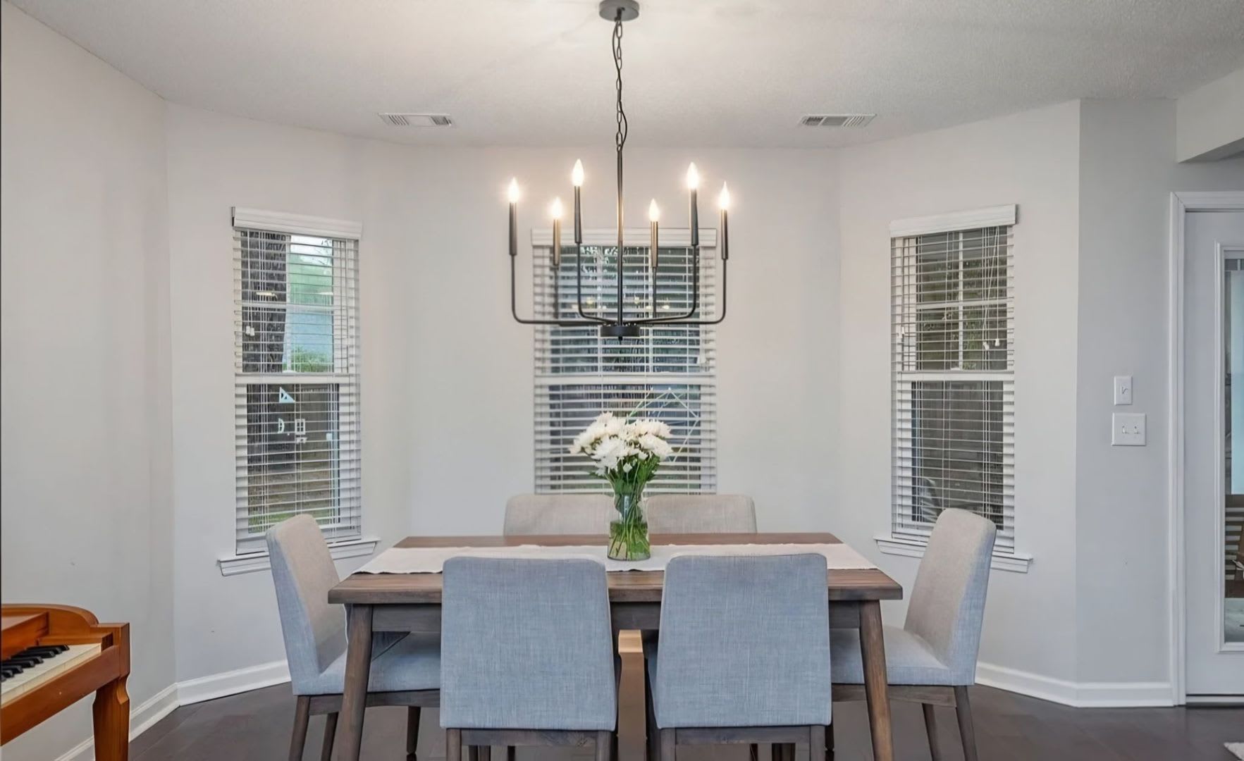 Stunning 4 bedroom 2.5 bath home, Located in Savannah, Ga! – photo 4