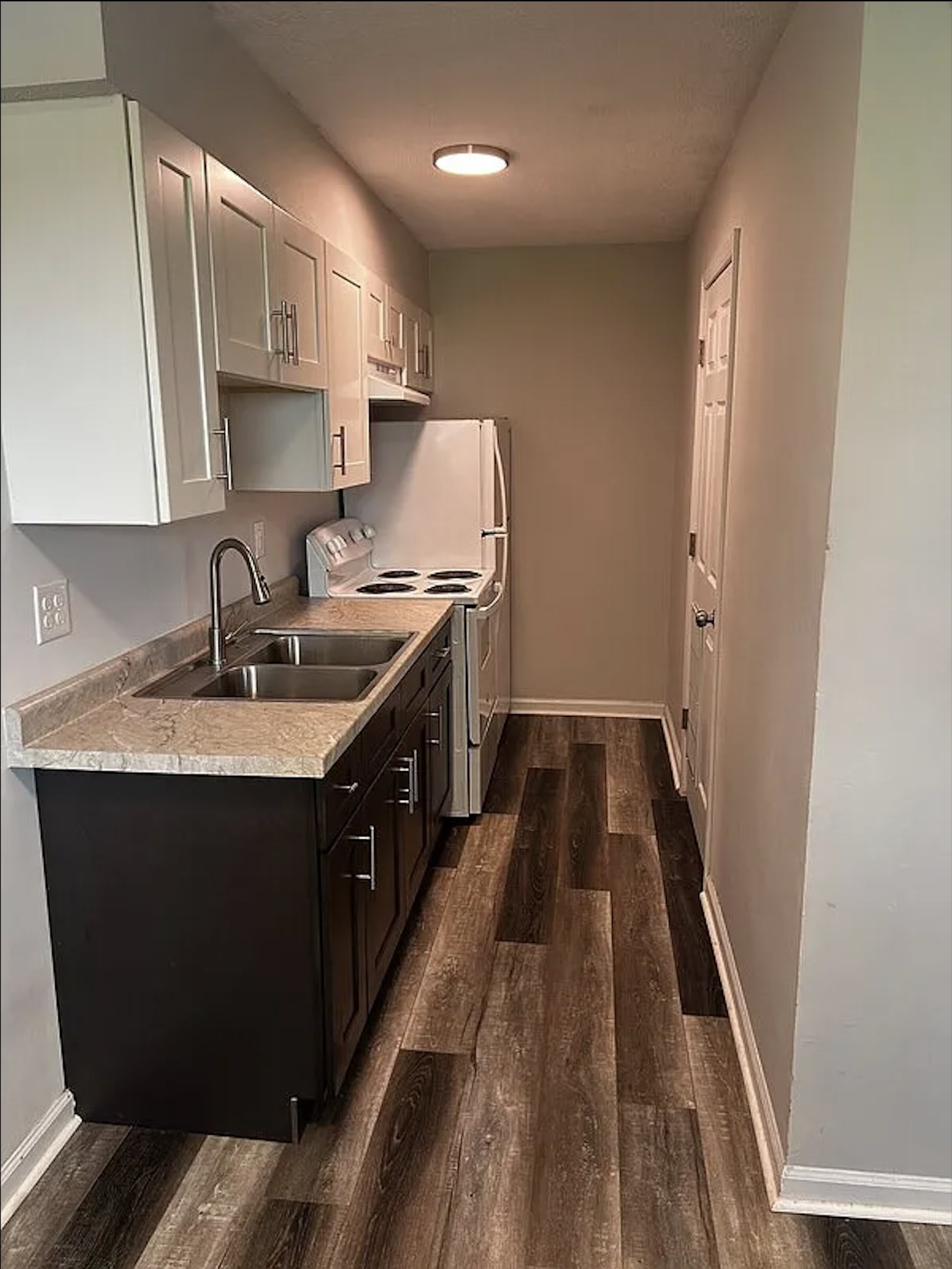 388 Elmwood Drive – photo 3