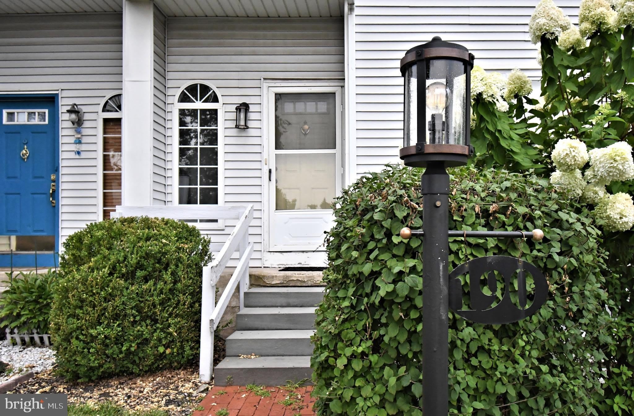 190 BARRY Avenue – photo 2
