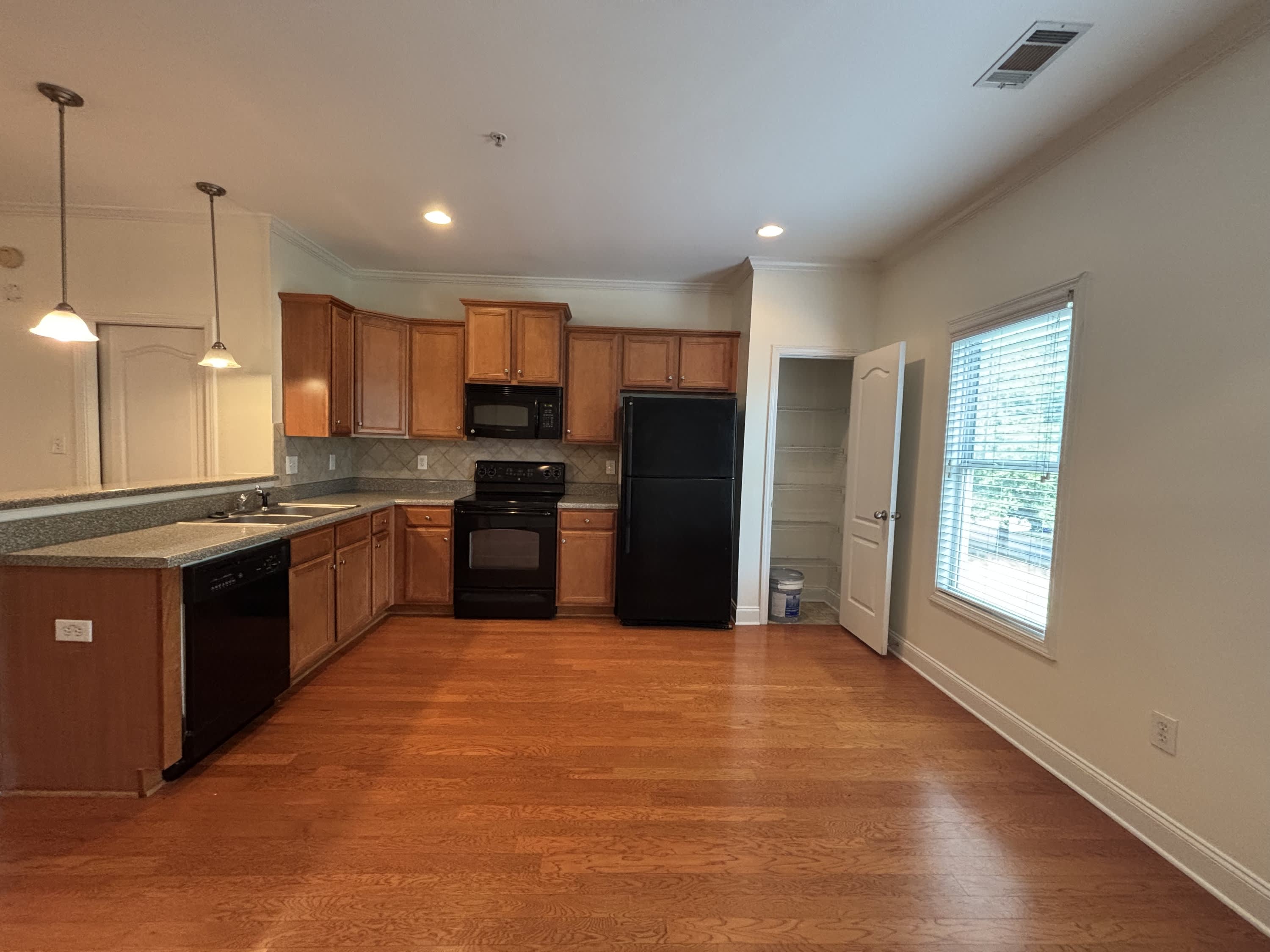 409 Whitehall Road – photo 4