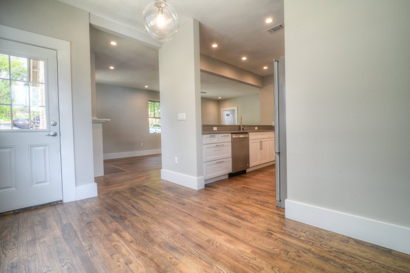 UT PRE-LEASE: 2018 Remodeled 6 bed/4 bath North Campus Home, Luxury Finishes, Walk to UT – photo 5