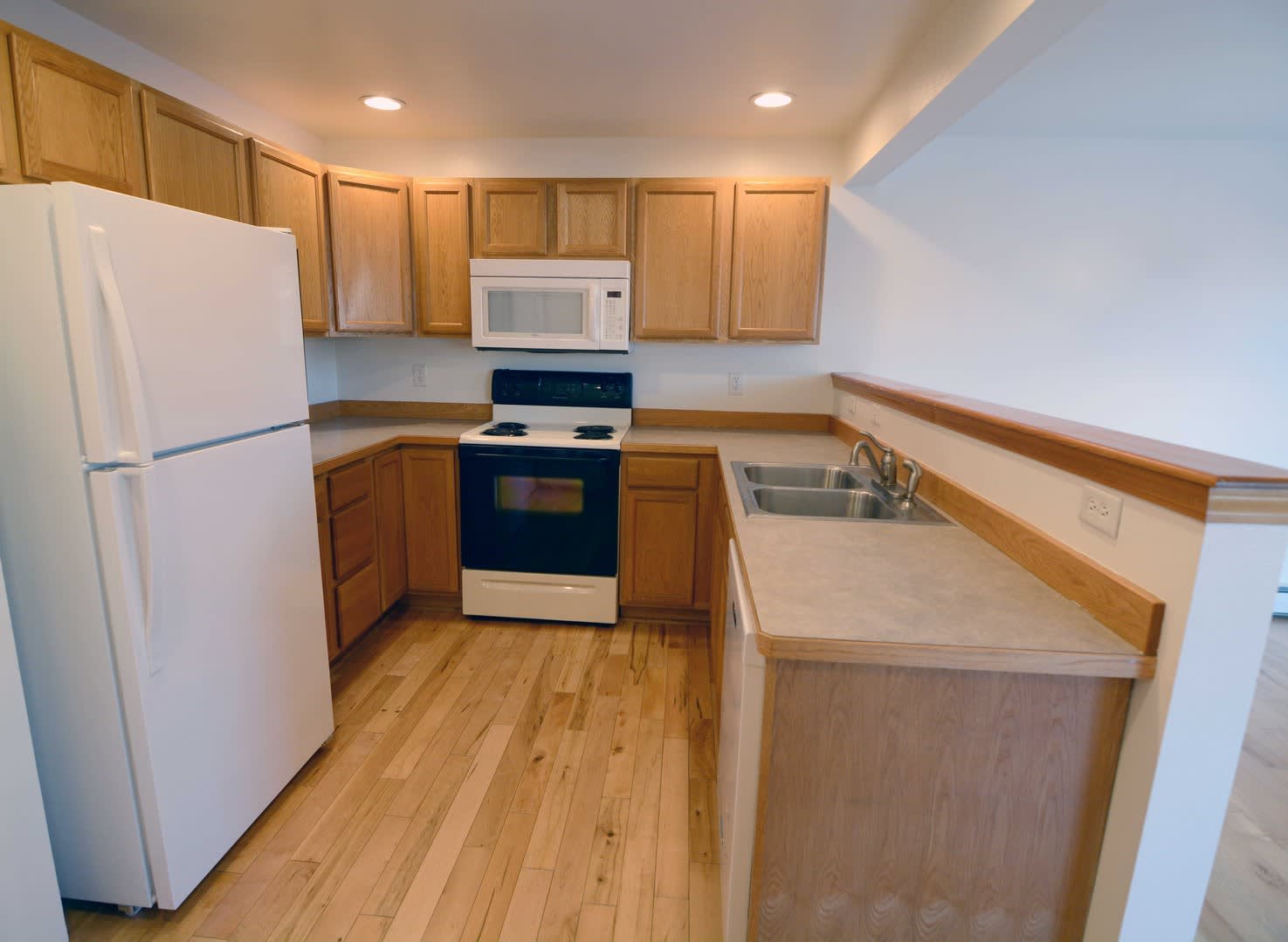 Midtown 3 Bed Condo – photo 4