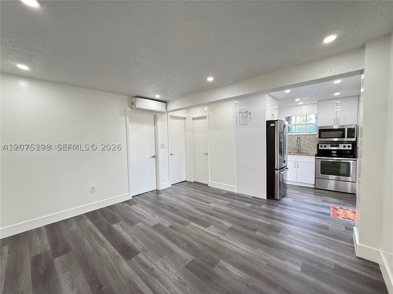 130 NW 32nd Ct – photo 2
