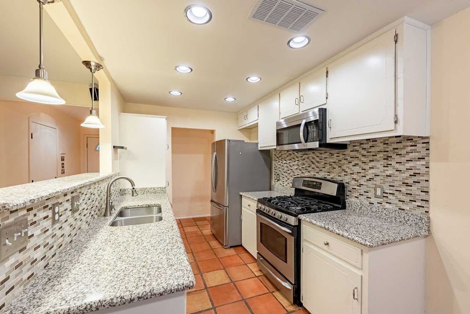 Charming 3 bed, 2 bath home in Mesa Park neighborhood! – photo 5