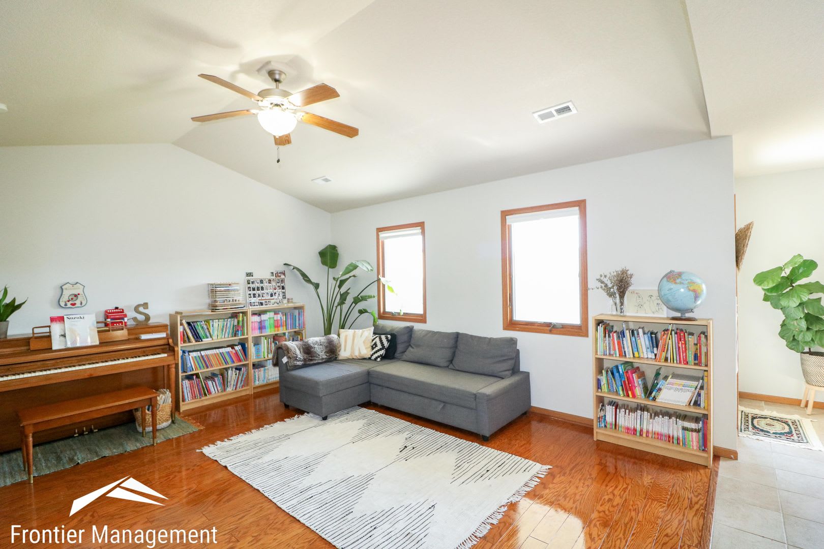 Beautiful 3 Bedroom Home In Great MHK Neighborhood! – photo 4