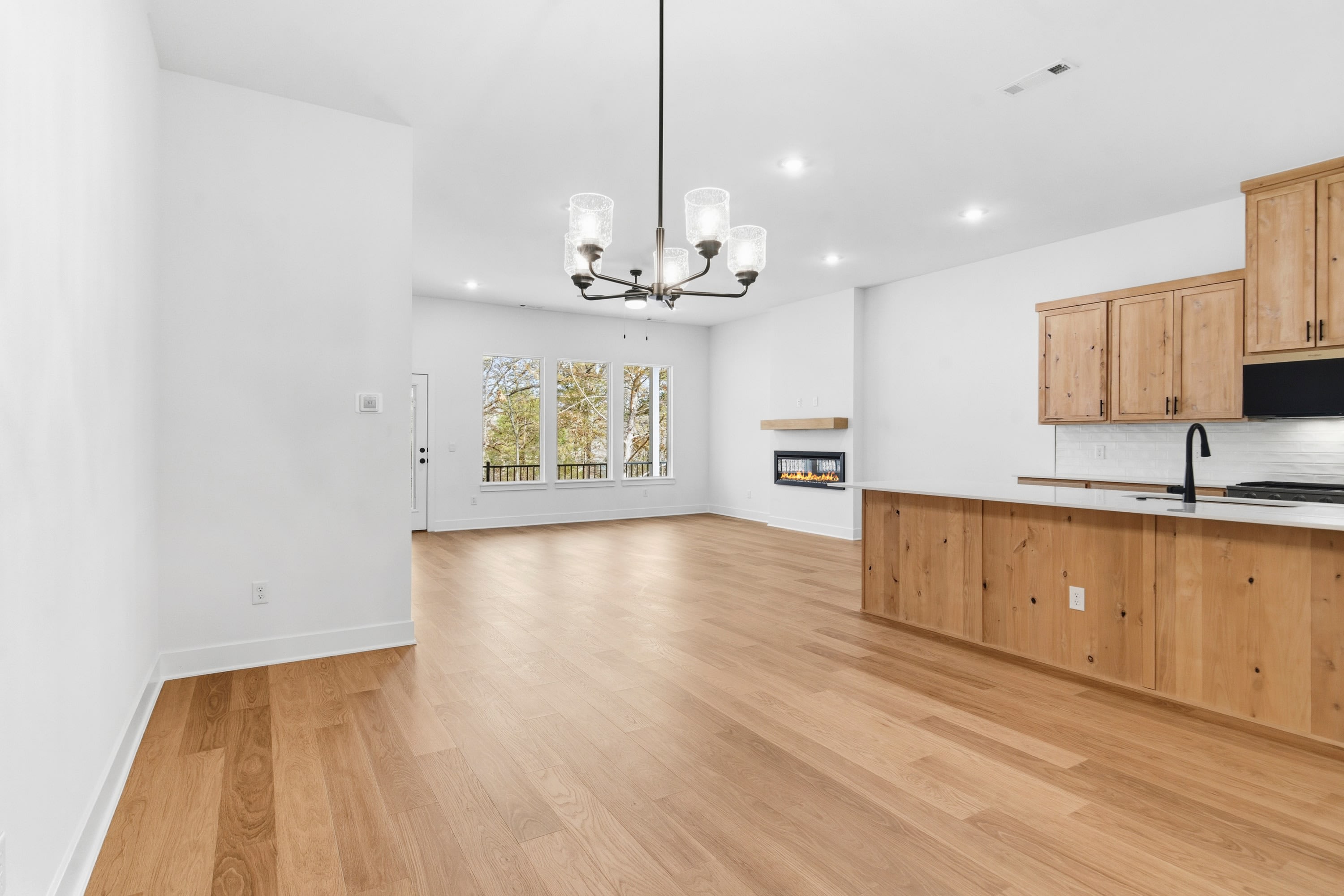 1822 East Fiji Street – photo 3