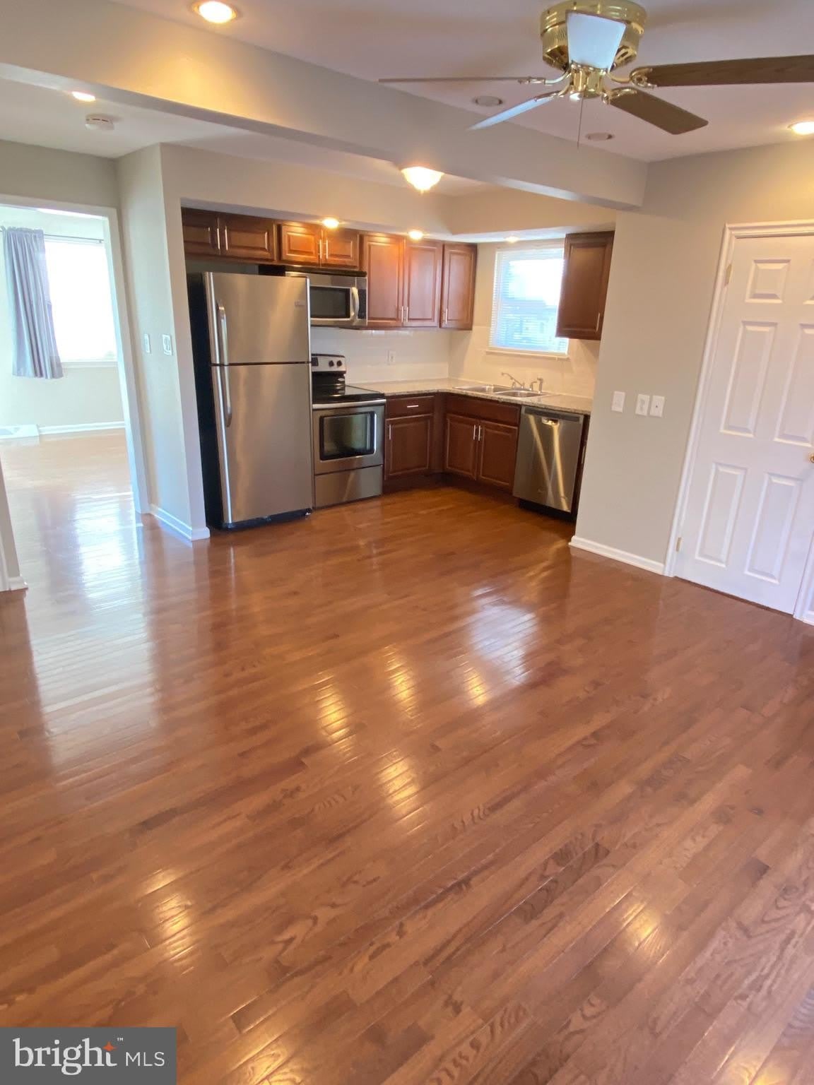 517 GRANT Avenue – photo 2