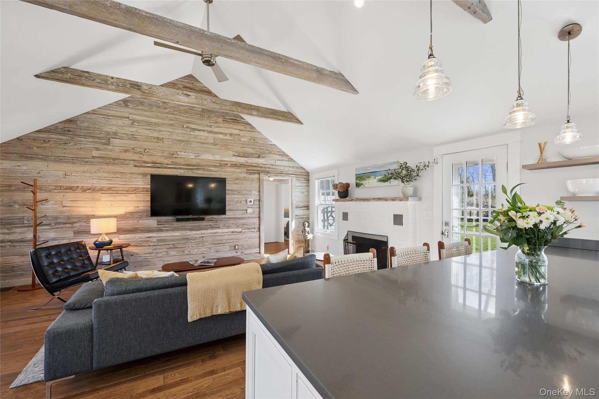 250 Oak Road – photo 1