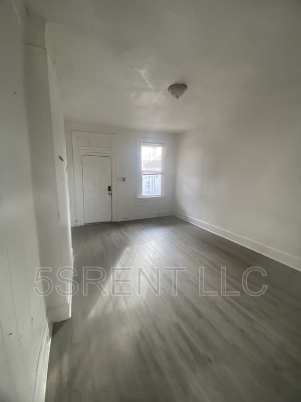 1048 Marshall Ave Apt 5 – photo 5
