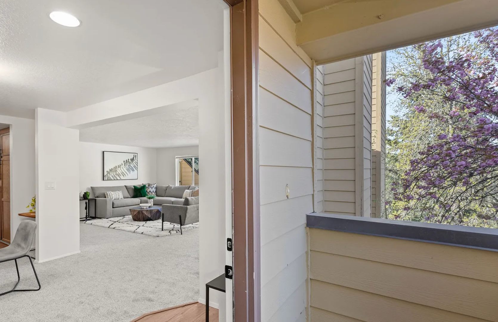 Adorable 2 bed, 2 bath Condo with Garage and Massive Deck in Salmon Creek! Apply Now! – photo 3