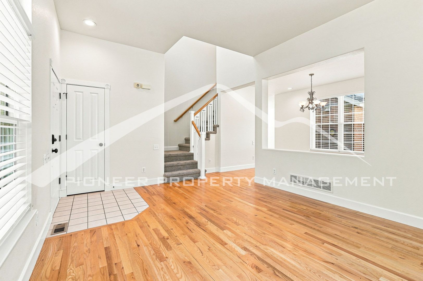 Gorgeous Home with Central AC and Washer/Dryer – photo 4