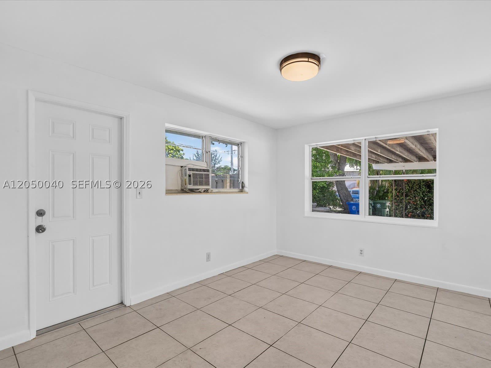 2513 NE 33rd Ave – photo 1