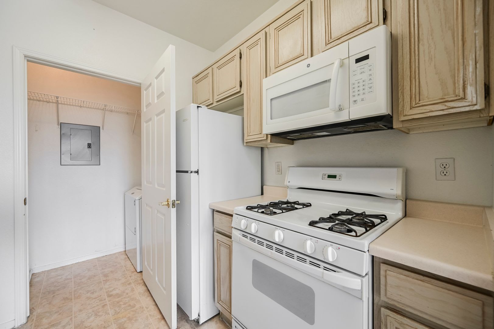 Spectacular Two Bedroom Condo Located In A Gated Community With Sparkling Amenities! – photo 2