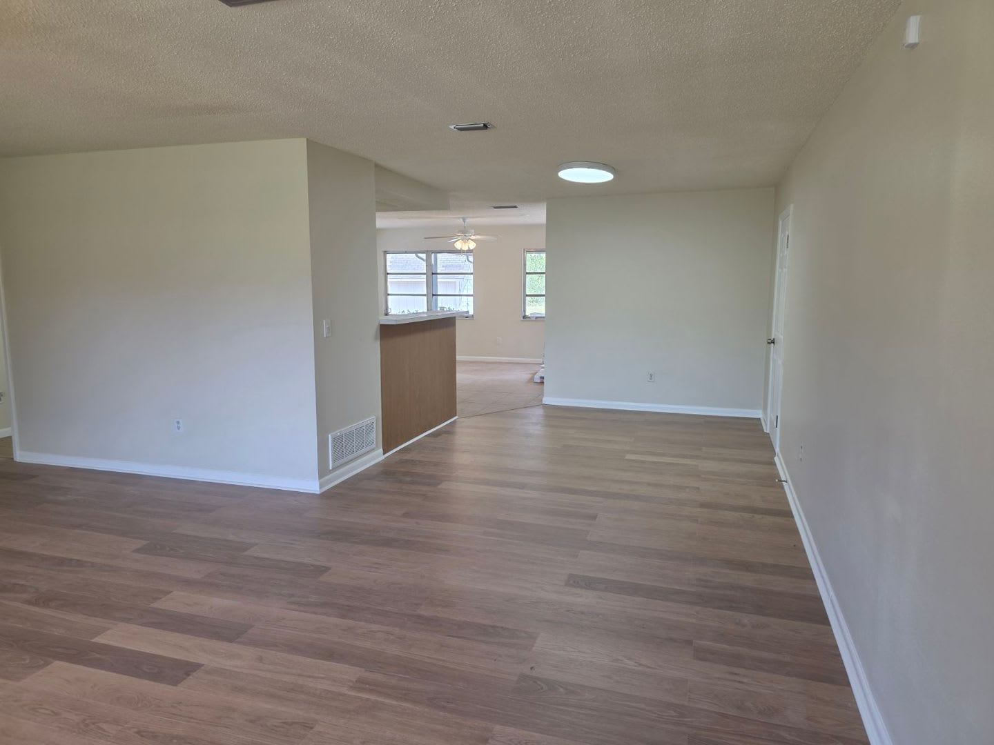 *Ask about move in Special* 3BR/2BA Home with 2-Car Carport & RV/Boat Parking – photo 4