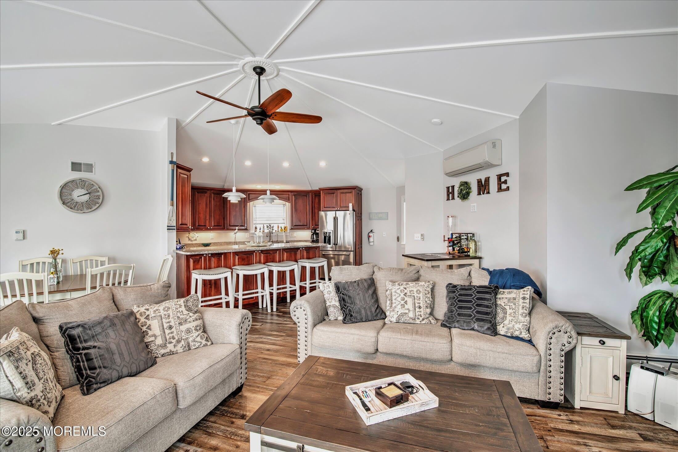 424 E Longport Avenue – photo 5