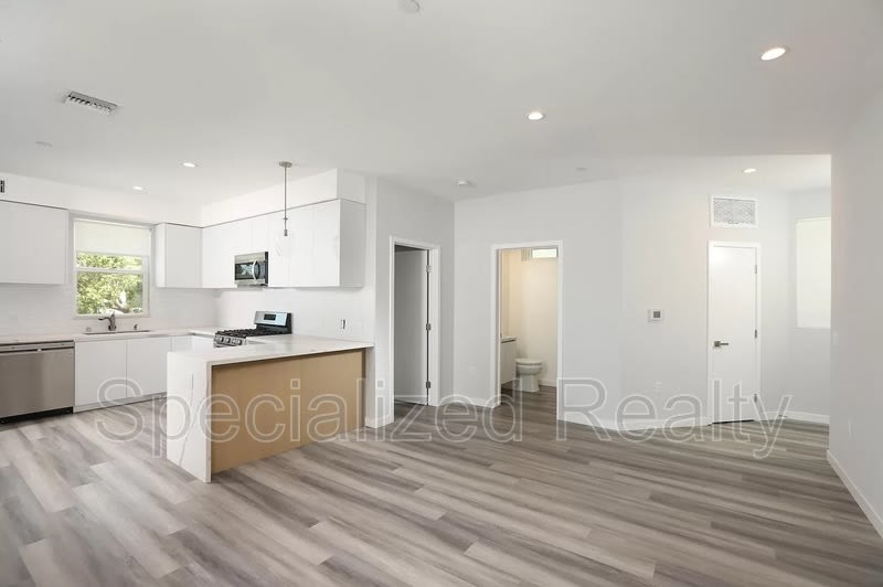 1406 Eagle Vista Drive – photo 3