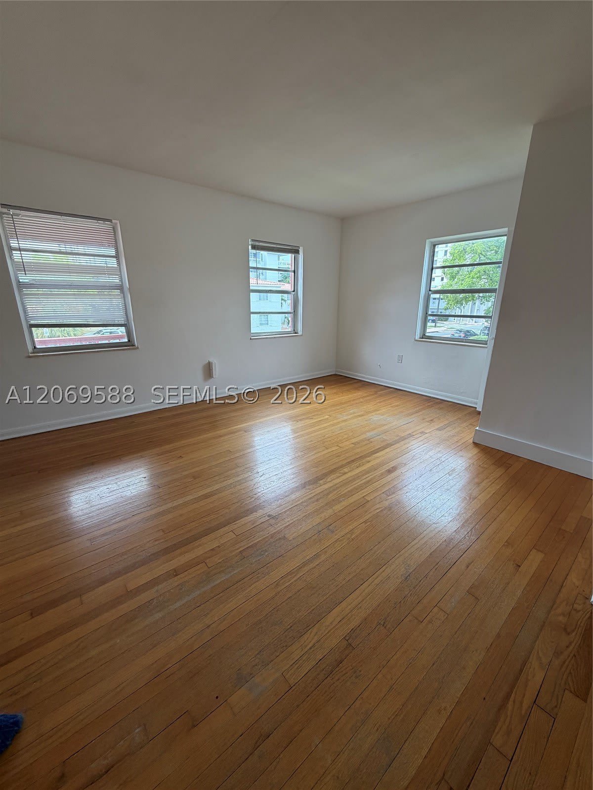 33 Madeira Ave – photo 3