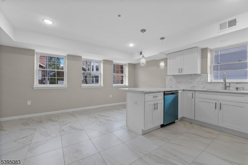 24 Garibaldi Ave – photo 5