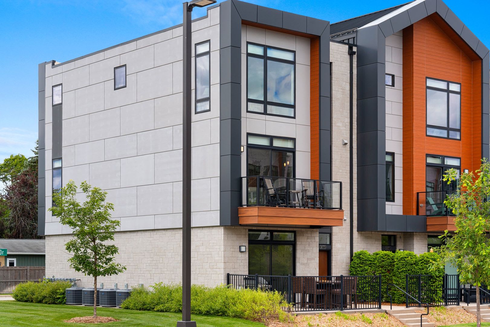 Luxury 3 Story Condo in Exclusive Titletown District – photo 4