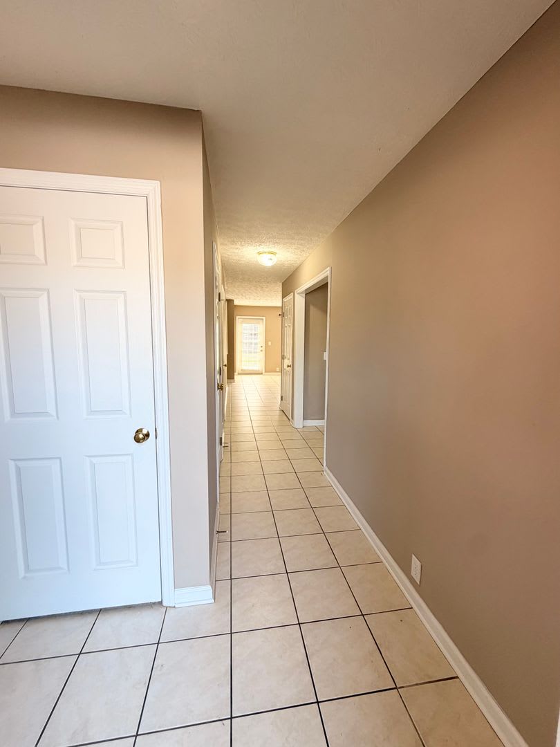 2 Bed/2.5 Bath at Donahue Crossing Available! – photo 2