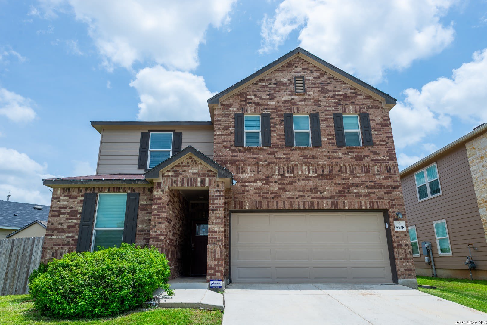 5526 CASTLE BROOK DR – photo 1