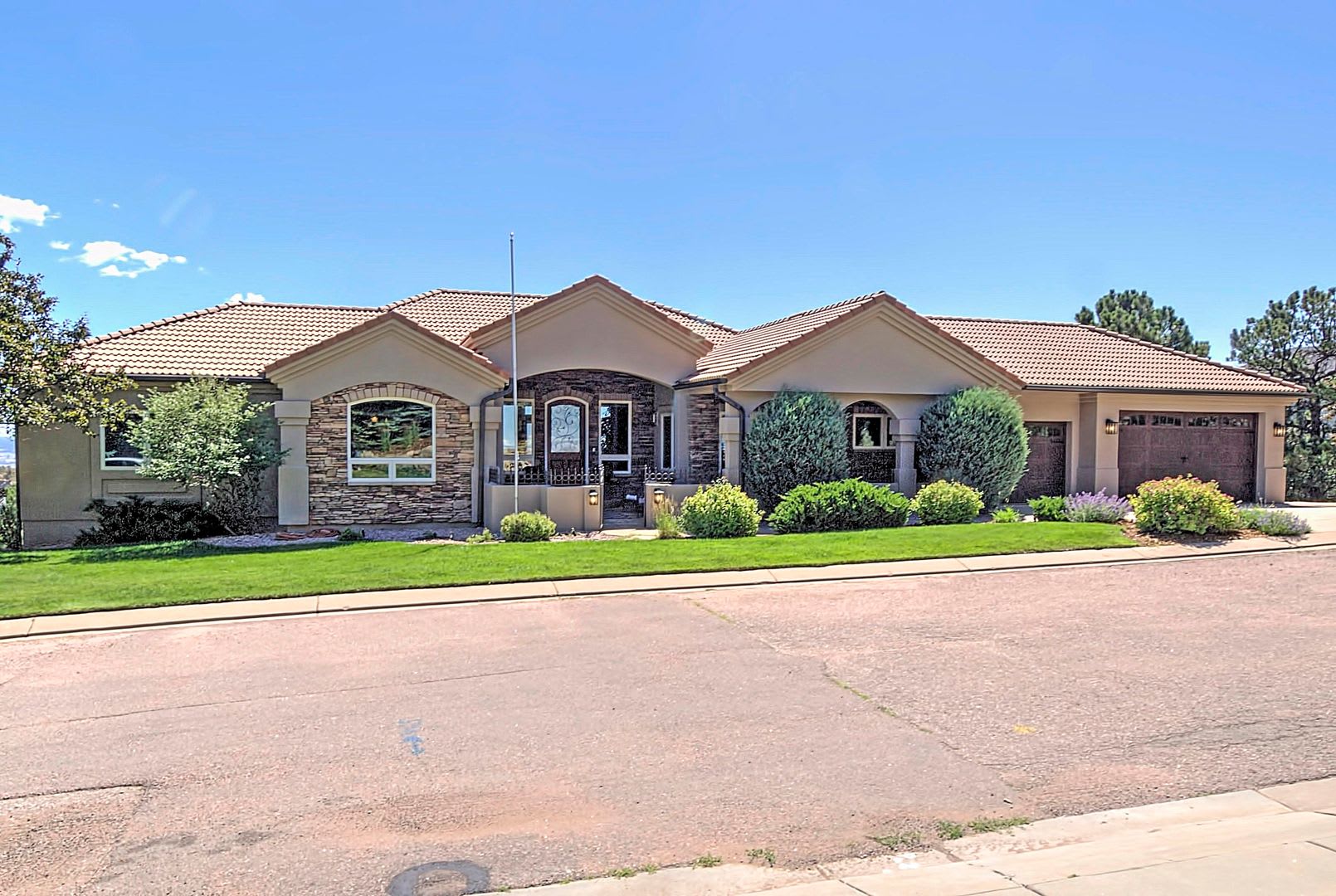 Furnished Breathtaking Mountain City Views In Prestigious Peregrine 5 000 Sq Ft Luxury Home – photo 1