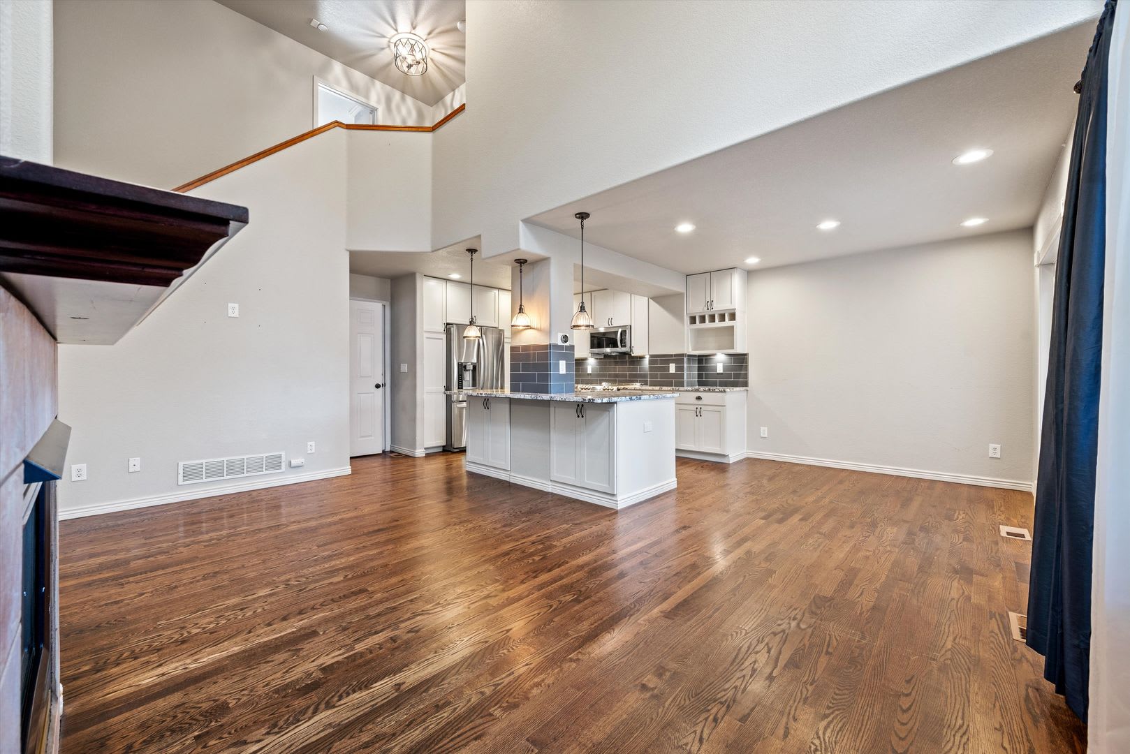 Beautiful 4 Bedroom Home In Lakewood With Finished Basement Private Backyard – photo 4