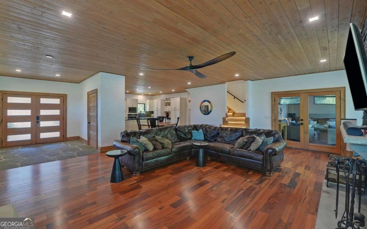 675 Freedom Heights – photo 4