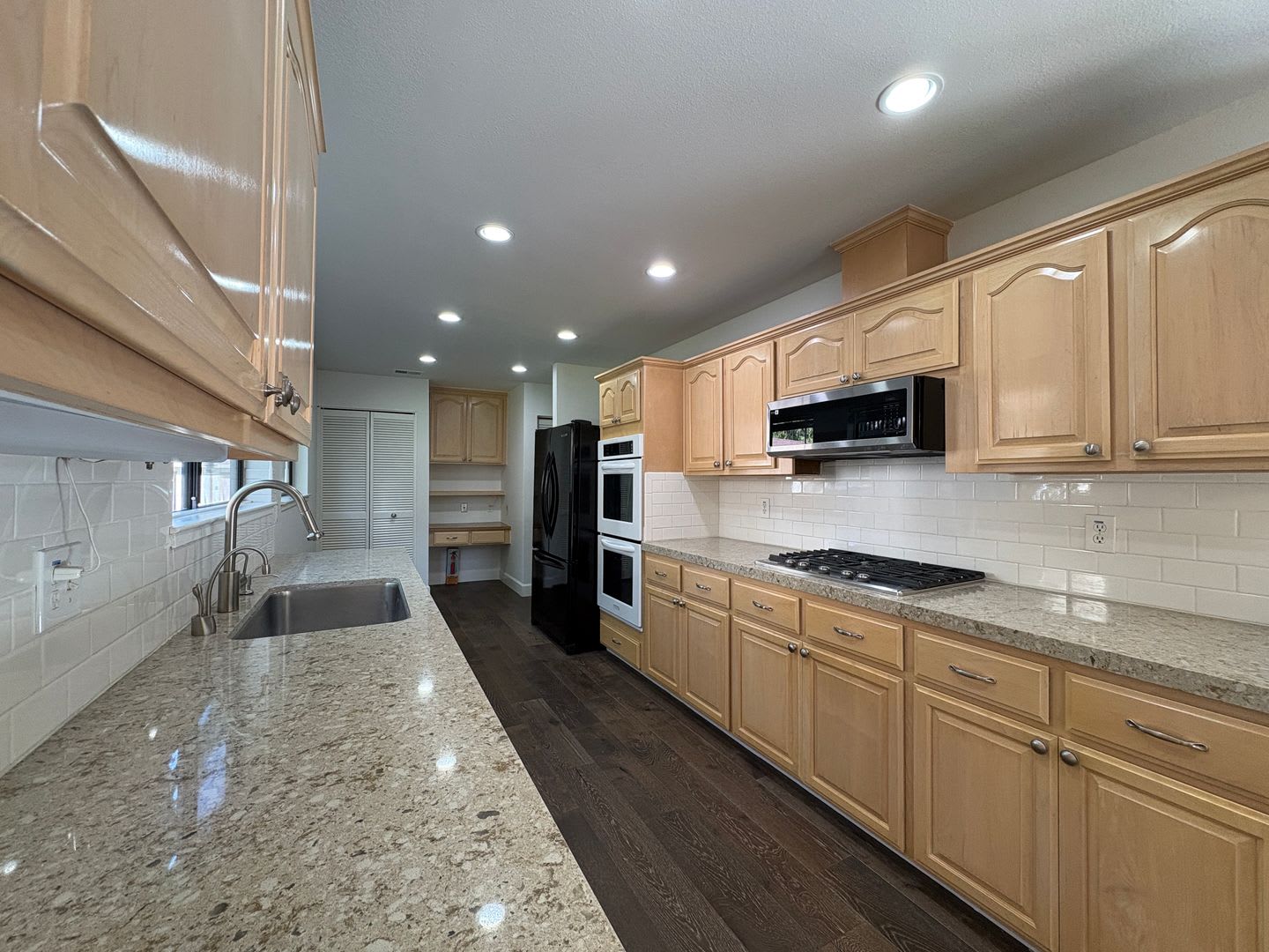 Updated 3 BR Condo at The Enclave in Redwood Oaks – photo 5