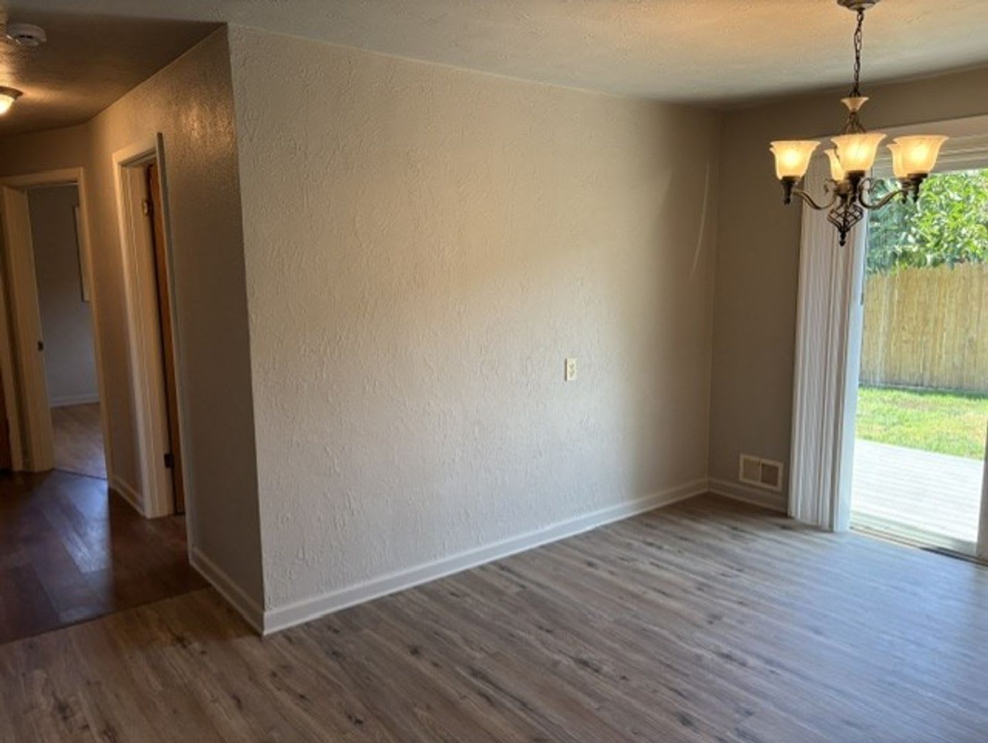 End Of Summer Special 500 Off First Month Rent – photo 5