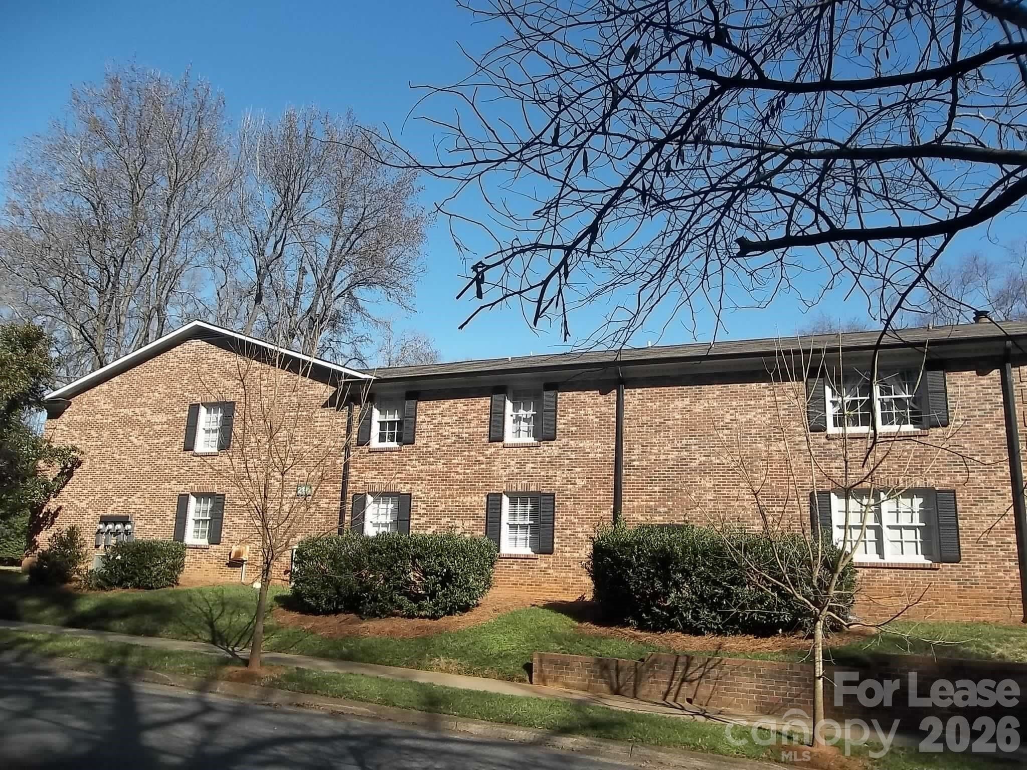 2141 Selwyn Avenue – photo 1